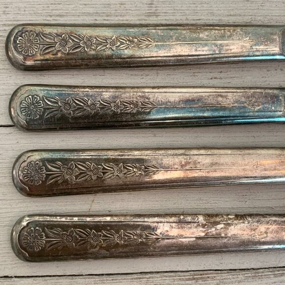 4 Meriden Silverplate Delight Knives Dinner Knife Floral Vintage 50s HTF Set 8.5 - Picture 7 of 10